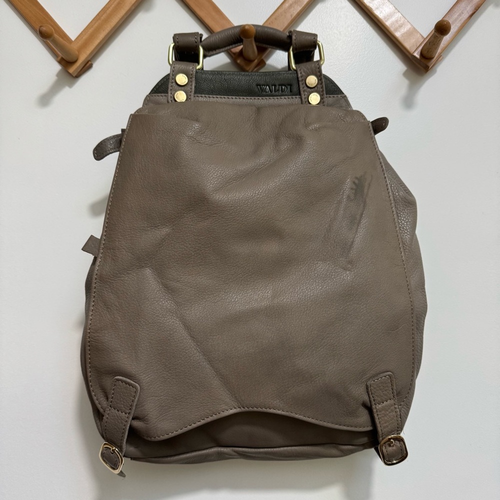 Valdi Leather Backpack - Picture 2 of 9